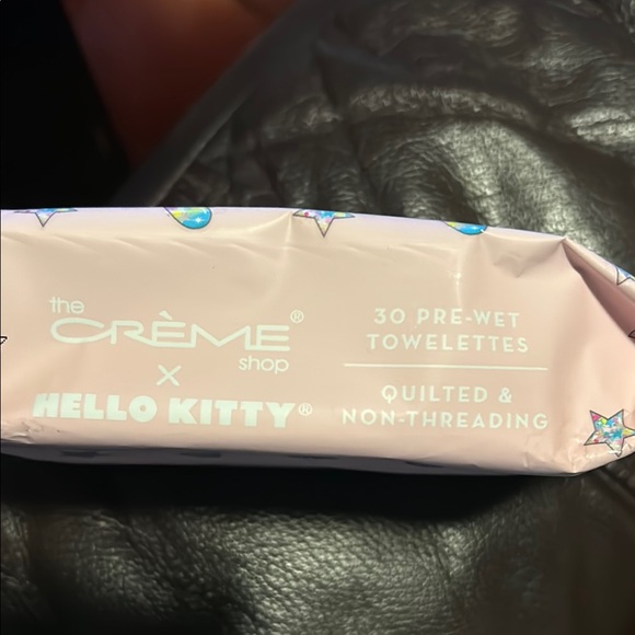 Crème x Hello Kitty Skincare Essentials Set - Pink - Picture 5 of 5
